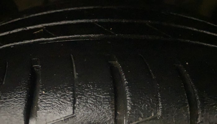 2022 KIA SELTOS X LINE 1.5 DIESEL AT, Diesel, Automatic, 33,668 km, Right Front Tyre Tread