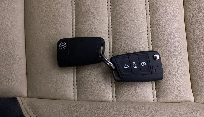 2022 Volkswagen VIRTUS HIGHLINE TSI 1.0 AT, Petrol, Automatic, 42,682 km, Key Close Up