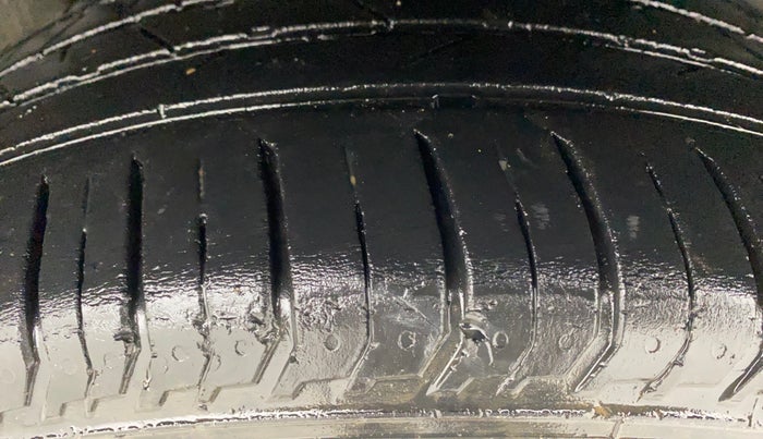 2022 Volkswagen VIRTUS HIGHLINE TSI 1.0 AT, Petrol, Automatic, 42,682 km, Left Rear Tyre Tread