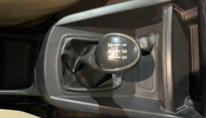 2017 Ford Figo Aspire TITANIUM 1.2 PETROL, Petrol, Manual, 58,060 km, Gear Lever