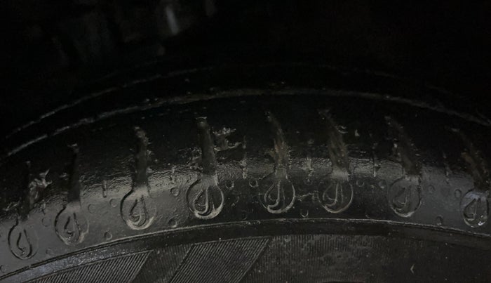 2017 Ford Figo Aspire TITANIUM 1.2 PETROL, Petrol, Manual, 58,060 km, Left Front Tyre Tread