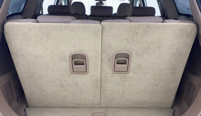 2014 Mahindra XUV500 W6, Diesel, Manual, 1,22,180 km, Boot Inside