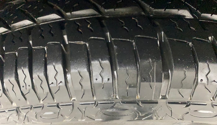 2014 Mahindra XUV500 W6, Diesel, Manual, 1,22,180 km, Left Front Tyre Tread