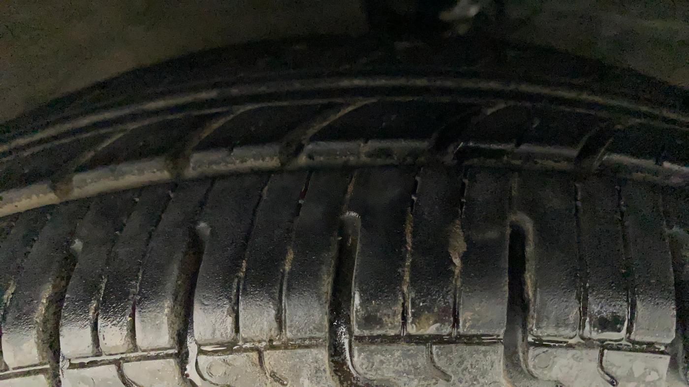 2011 Hyundai i10 MAGNA 1.1, Petrol, Manual, 82,143 km, Right Front Tyre Tread