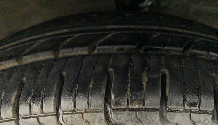 2011 Hyundai i10 MAGNA 1.1, Petrol, Manual, 82,143 km, Right Front Tyre Tread