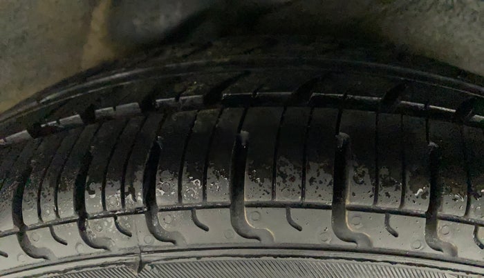 2011 Hyundai i10 MAGNA 1.1, Petrol, Manual, 82,143 km, Left Rear Tyre Tread