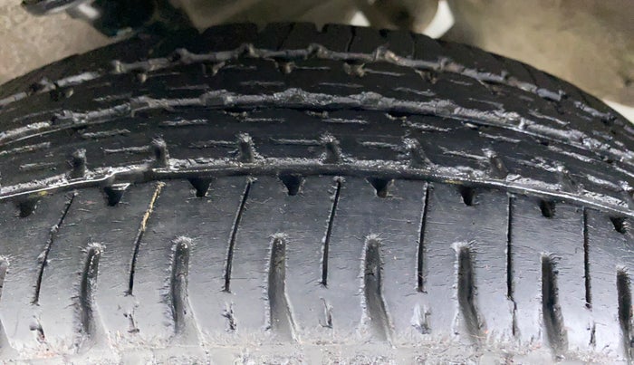 2010 Maruti Zen Estilo LXI, Petrol, Manual, 46,059 km, Left Front Tyre Tread