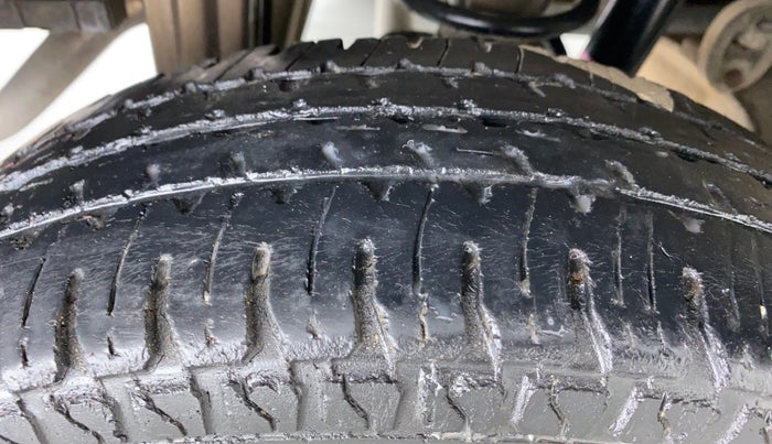 2010 Maruti Zen Estilo LXI, Petrol, Manual, 46,059 km, Right Rear Tyre Tread