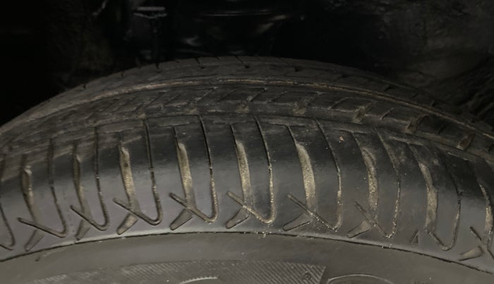2014 Maruti Alto 800 LXI, Petrol, Manual, 49,396 km, Right Front Tyre Tread