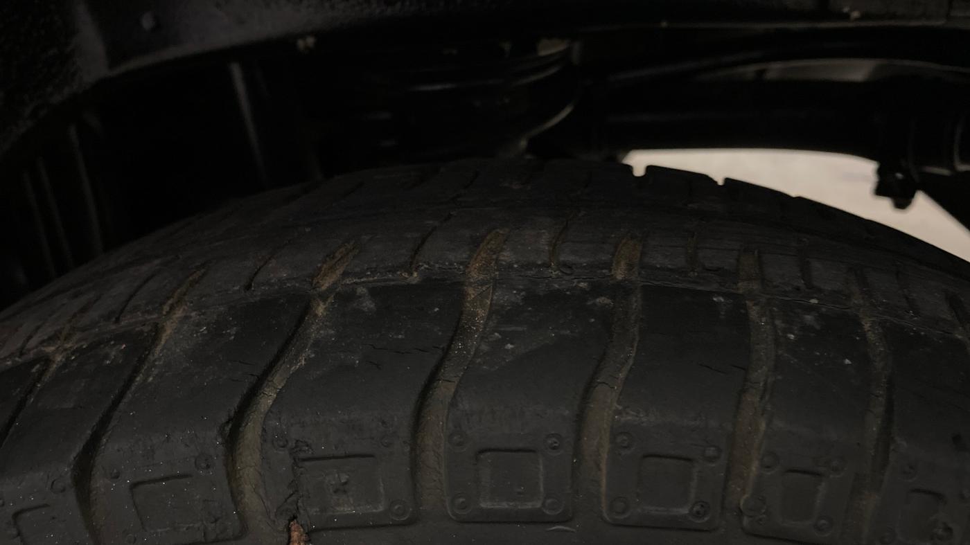 2014 Maruti Alto 800 LXI, Petrol, Manual, 49,396 km, Left Rear Tyre Tread