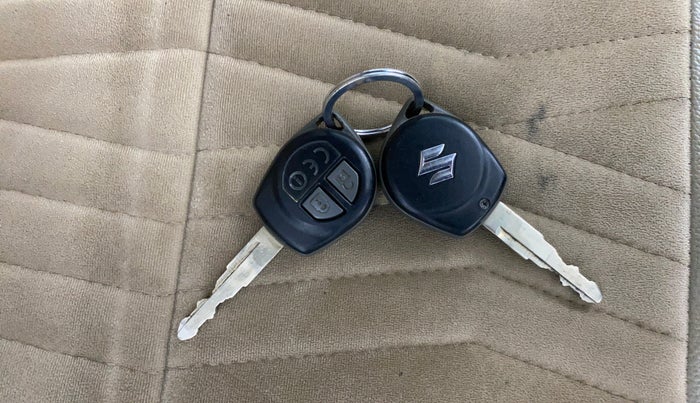2017 Maruti Dzire VDI, Diesel, Manual, 54,180 km, Key Close Up