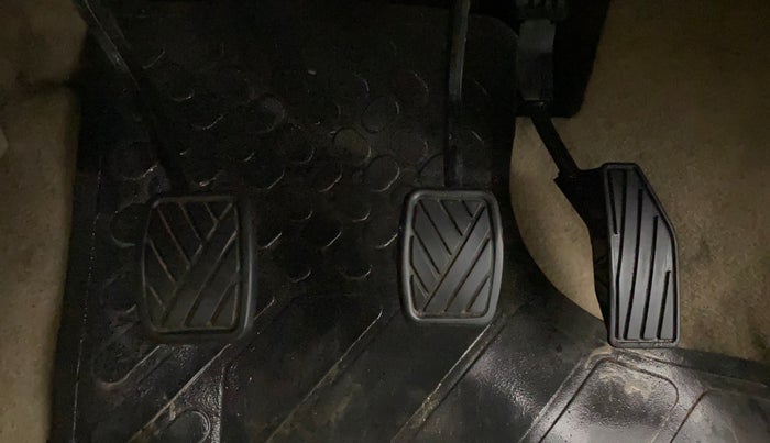 2017 Maruti Dzire VDI, Diesel, Manual, 54,180 km, Pedals