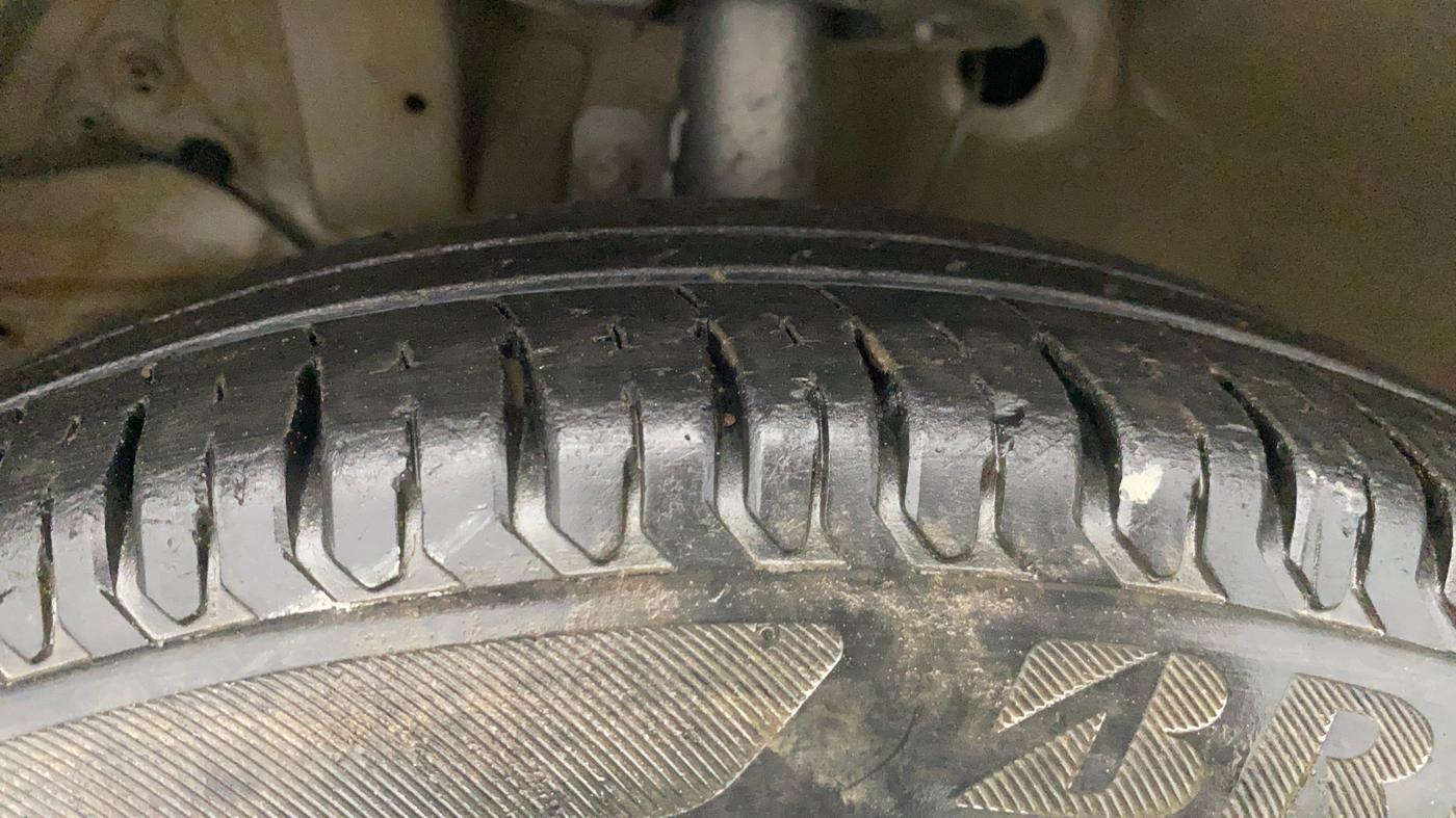 2017 Maruti Dzire VDI, Diesel, Manual, 54,180 km, Left Front Tyre Tread