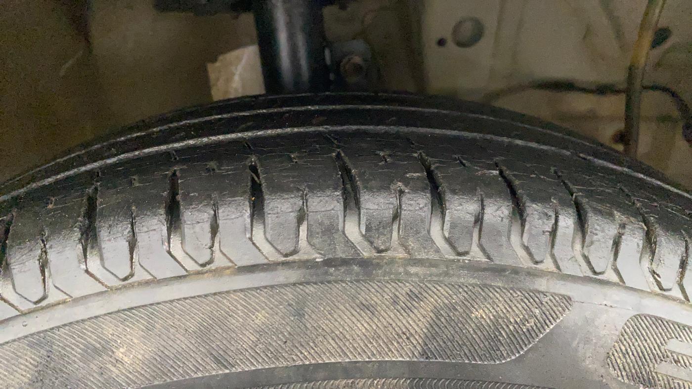 2017 Maruti Dzire VDI, Diesel, Manual, 54,180 km, Right Front Tyre Tread