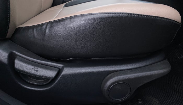 2017 Hyundai Grand i10 ASTA 1.2 KAPPA VTVT, Petrol, Manual, 32,491 km, Driver Side Adjustment Panel