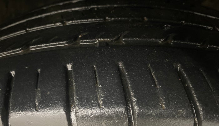 2020 KIA SELTOS HTX IVT 1.5 PETROL, Petrol, Automatic, 32,522 km, Right Front Tyre Tread