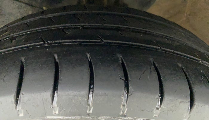 2015 Honda Brio S MT, CNG, Manual, 84,797 km, Left Front Tyre Tread