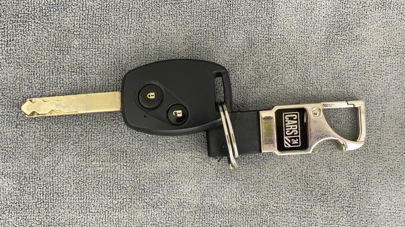 2015 Honda Brio S MT, CNG, Manual, 84,797 km, Key Close Up