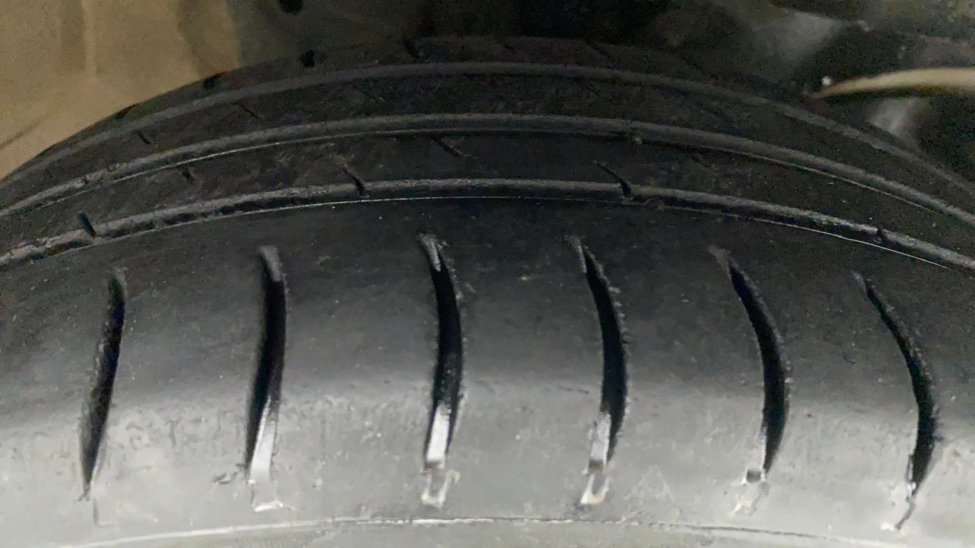 2015 Honda Brio S MT, CNG, Manual, 84,797 km, Right Front Tyre Tread