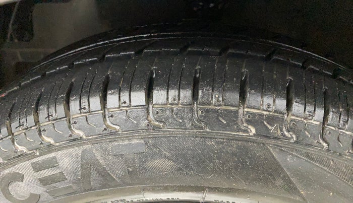 2015 Hyundai Eon ERA +, Petrol, Manual, 25,769 km, Left Front Tyre Tread