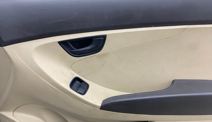 2015 Hyundai Eon ERA +, Petrol, Manual, 25,769 km, Driver Side Door Panels Control