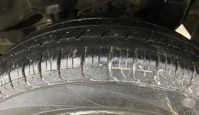 2015 Hyundai Eon ERA +, Petrol, Manual, 25,769 km, Left Rear Tyre Tread