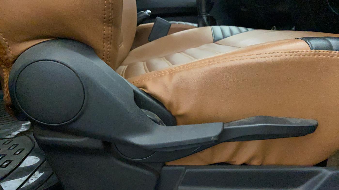 2019 Maruti XL6 ZETA MT, Petrol, Manual, 74,336 km, Driver Side Adjustment Panel