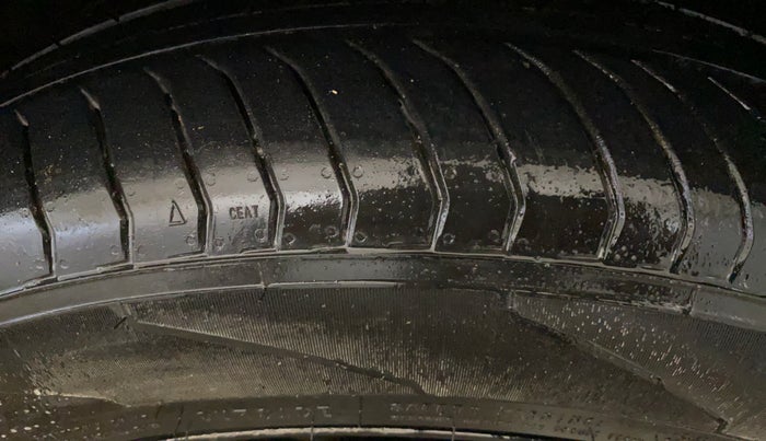 2019 Maruti XL6 ZETA MT, Petrol, Manual, 74,336 km, Right Front Tyre Tread