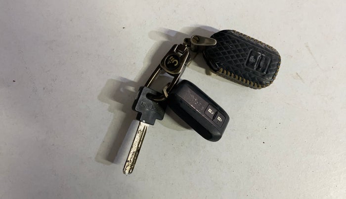 2019 Maruti XL6 ZETA MT, Petrol, Manual, 74,336 km, Key Close Up