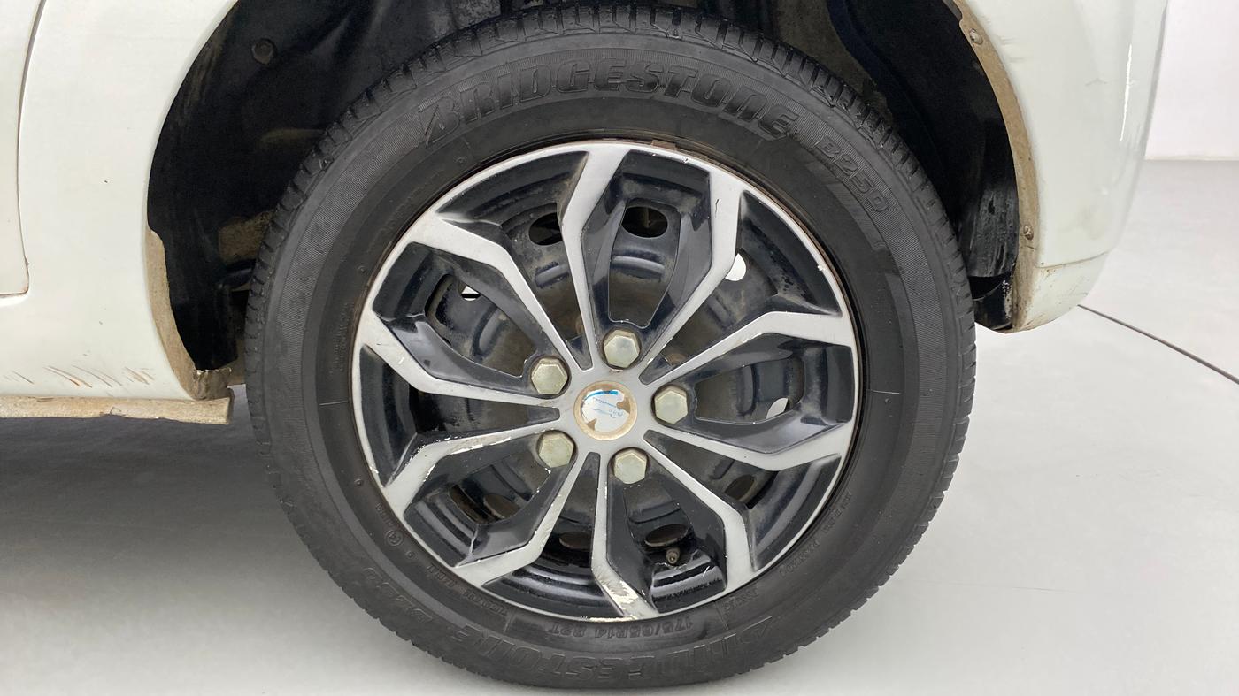 2016 Tata Bolt XM REVOTRON, Petrol, Manual, 54,592 km, Left Rear Wheel