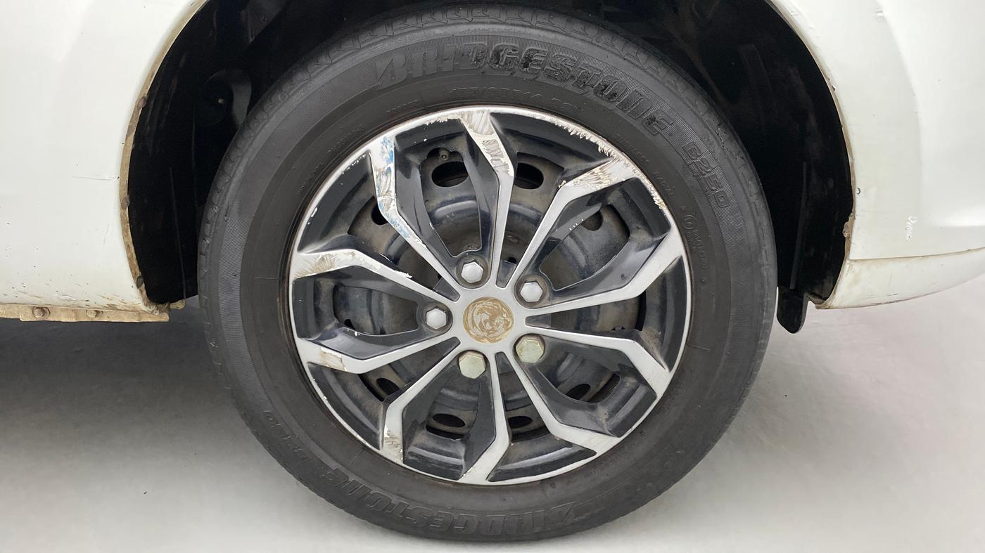 2016 Tata Bolt XM REVOTRON, Petrol, Manual, 54,592 km, Right Front Wheel