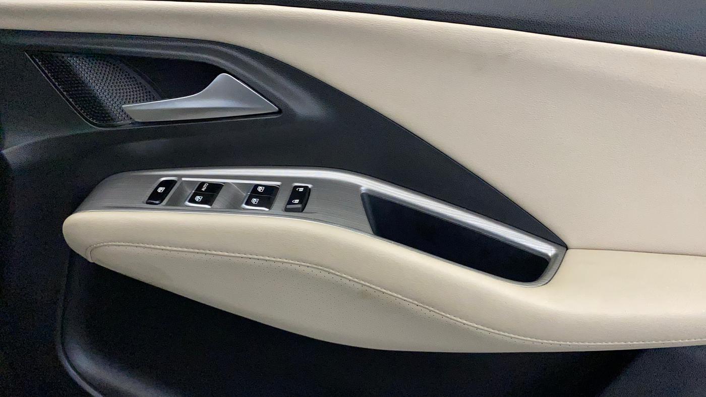 2023 MG HECTOR SHARP PRO 1.5 PETROL TURBO CVT PETROL, Petrol, Automatic, 28,741 km, Driver Side Door Panels Control