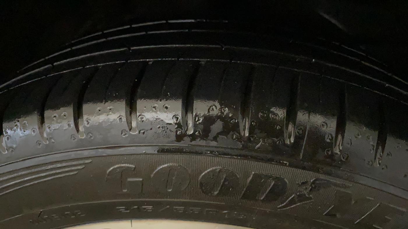 2023 MG HECTOR SHARP PRO 1.5 PETROL TURBO CVT PETROL, Petrol, Automatic, 28,741 km, Right Front Tyre Tread
