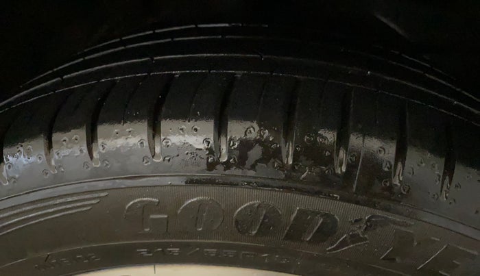2023 MG HECTOR SHARP PRO 1.5 PETROL TURBO CVT PETROL, Petrol, Automatic, 28,741 km, Right Front Tyre Tread
