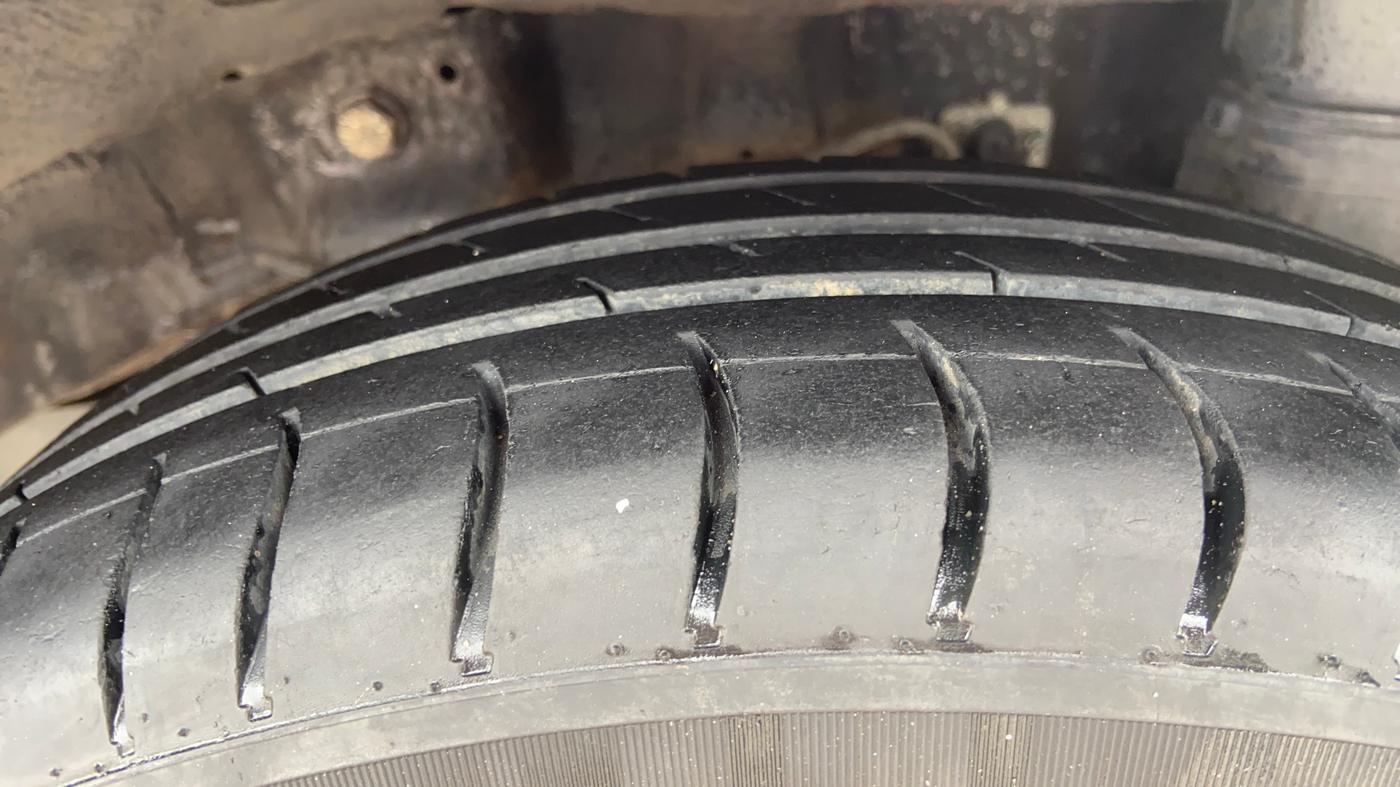 2017 Hyundai Eon MAGNA +, Petrol, Manual, 42,215 km, Left Rear Tyre Tread