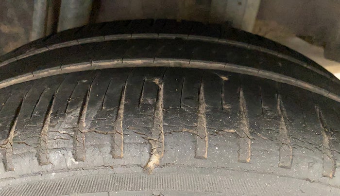 2012 Honda City 1.5L I-VTEC S MT, Petrol, Manual, 1,01,853 km, Left Rear Tyre Tread