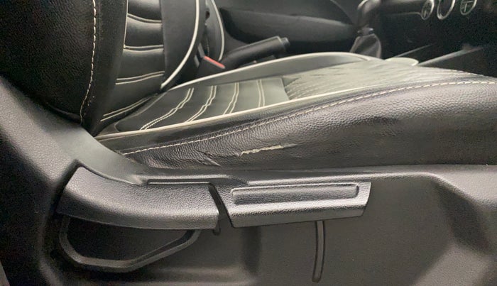 2021 Hyundai VENUE S+ 1.2, Petrol, Manual, 41,476 km, Driver Side Adjustment Panel