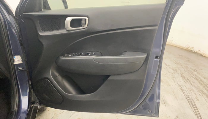 2021 Hyundai VENUE S+ 1.2, Petrol, Manual, 41,476 km, Driver Side Door Panels Control