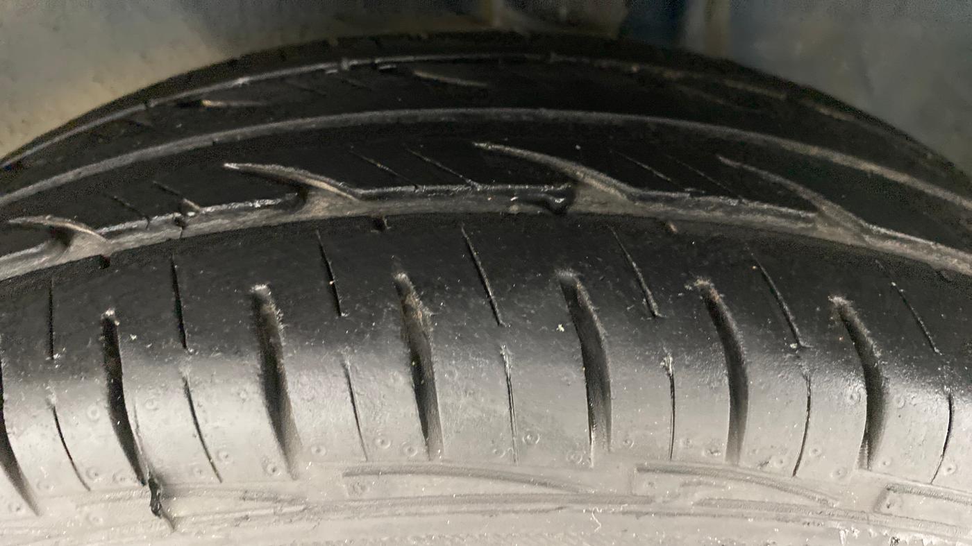 2012 Maruti Alto LXI, Petrol, Manual, 30,627 km, Left Front Tyre Tread