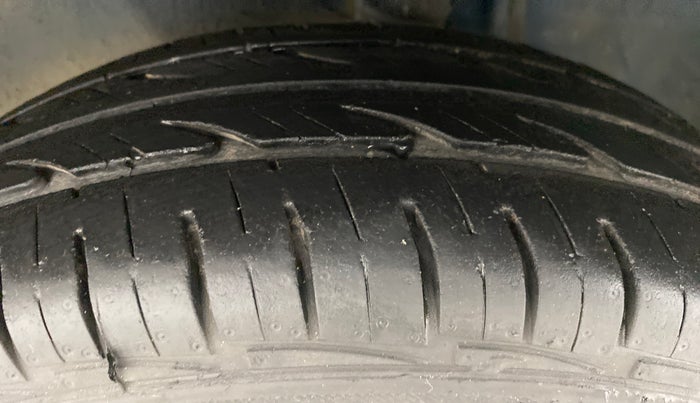 2012 Maruti Alto LXI, Petrol, Manual, 30,627 km, Left Front Tyre Tread