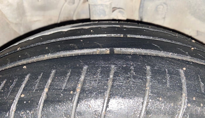 2016 Honda City 1.5L I-VTEC VX (O) MT, Petrol, Manual, 1,01,098 km, Right Front Tyre Tread