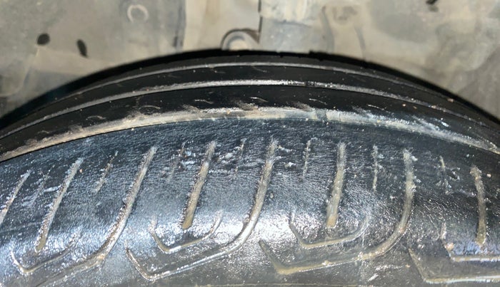 2016 Honda City 1.5L I-VTEC VX (O) MT, Petrol, Manual, 1,01,098 km, Left Front Tyre Tread