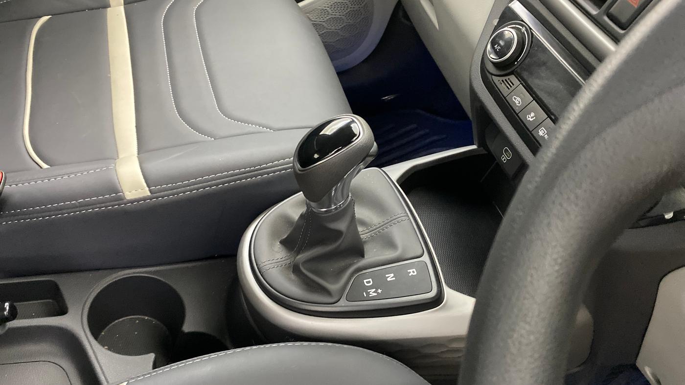 2024 Hyundai GRAND I10 NIOS SPORTZ AMT 1.2 KAPPA VTVT, Petrol, Automatic, 4,301 km, Gear Lever