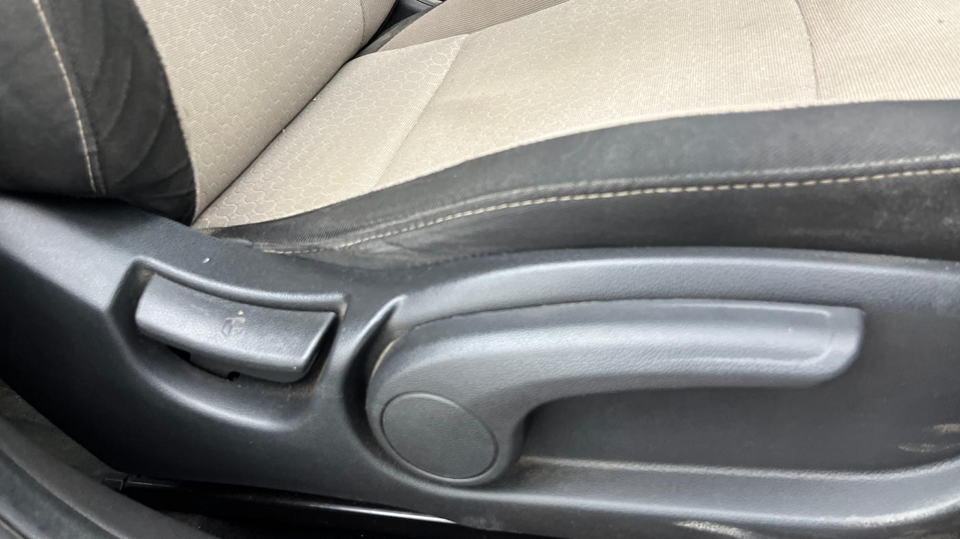 2014 Hyundai Elite i20 ASTA 1.2, Petrol, Manual, 50,281 km, Driver Side Adjustment Panel