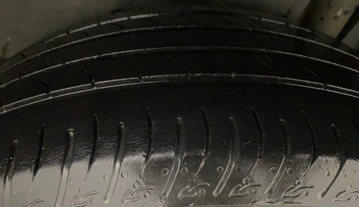 2023 Maruti BREZZA VXI AT SMART HYBRID, Petrol, Automatic, 52,972 km, Left Rear Tyre Tread