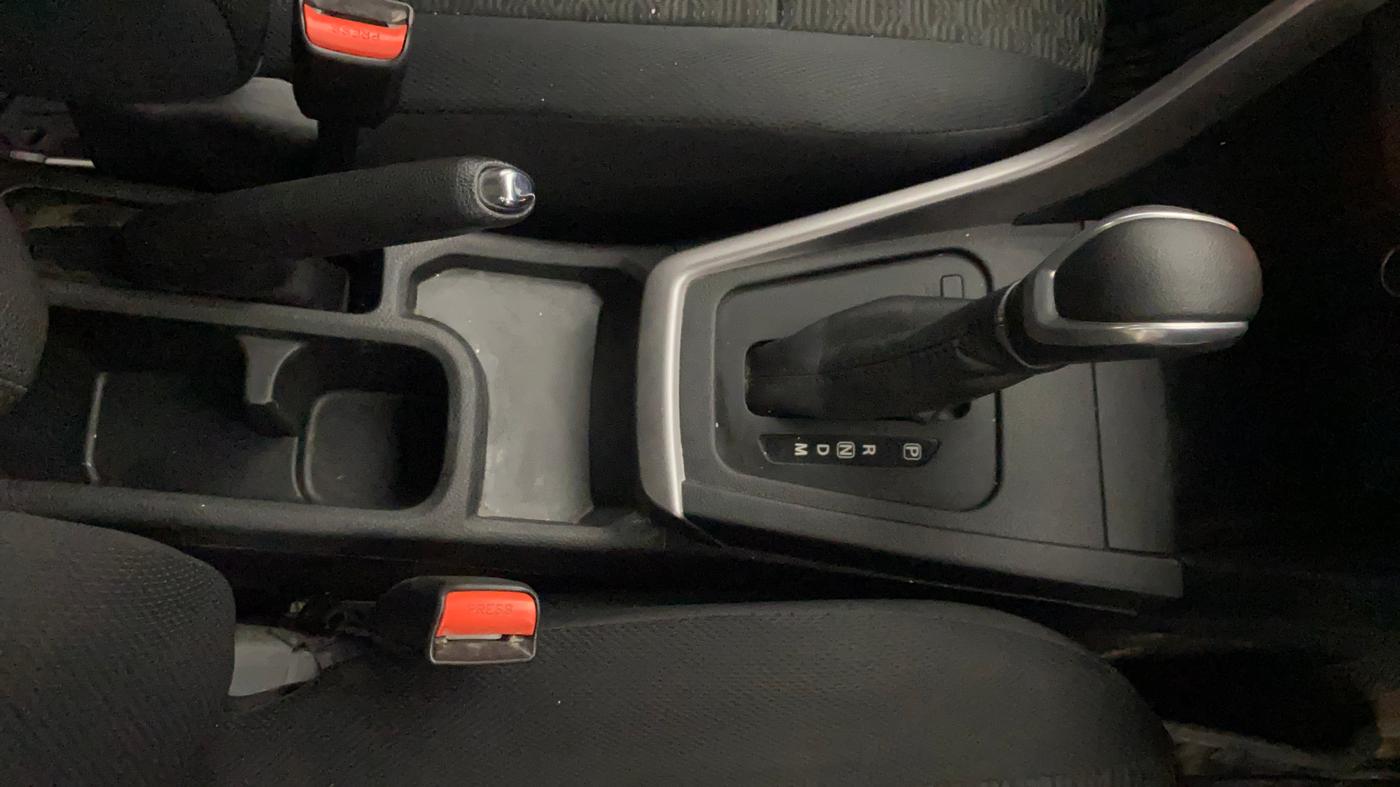 2023 Maruti BREZZA VXI AT SMART HYBRID, Petrol, Automatic, 52,972 km, Gear Lever