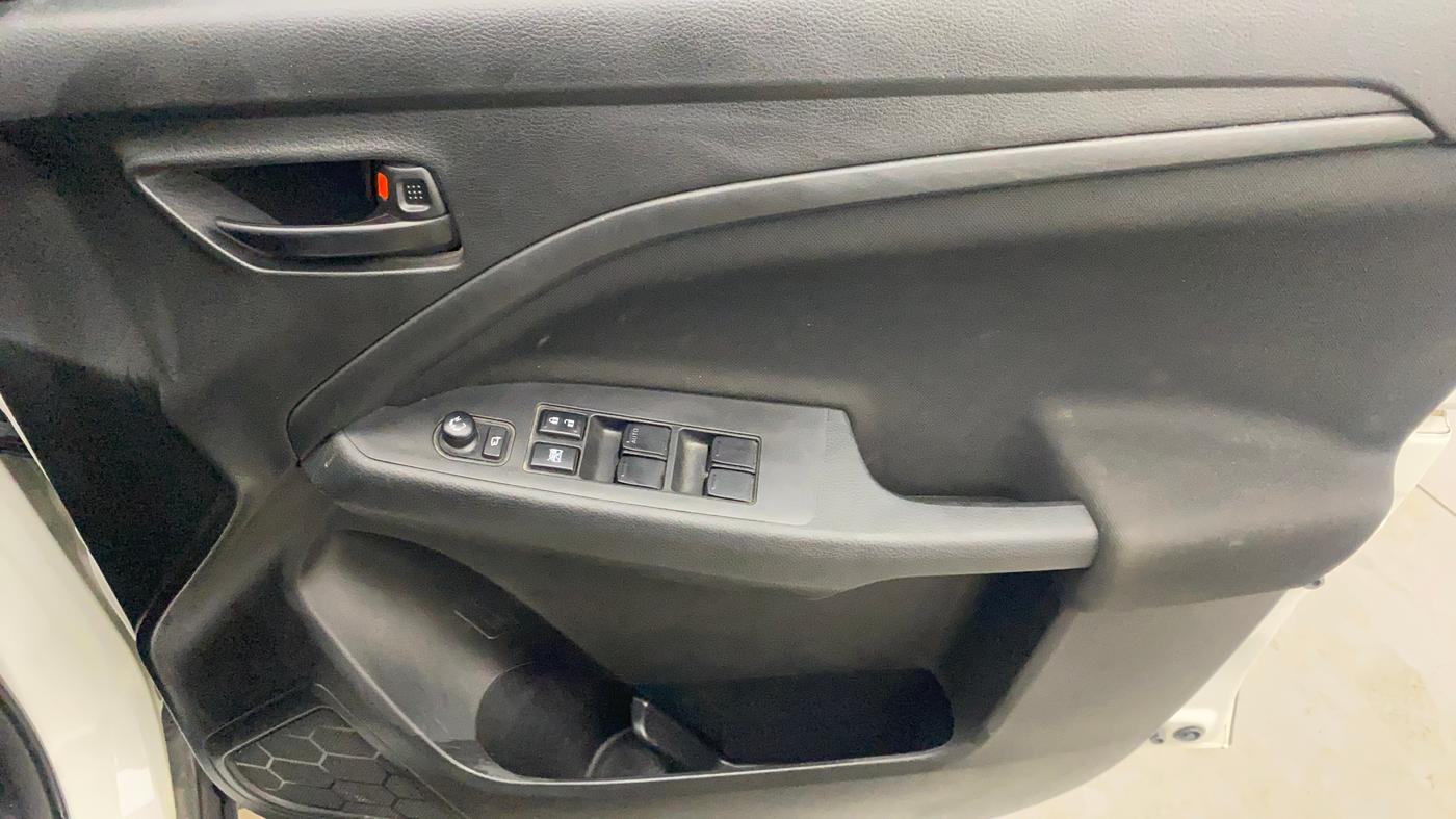 2023 Maruti BREZZA VXI AT SMART HYBRID, Petrol, Automatic, 52,972 km, Driver Side Door Panels Control