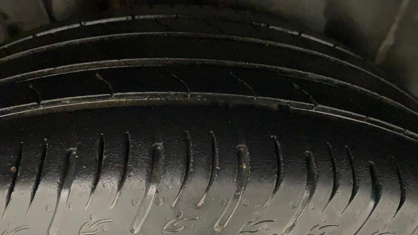 2023 Maruti BREZZA VXI AT SMART HYBRID, Petrol, Automatic, 52,972 km, Right Rear Tyre Tread