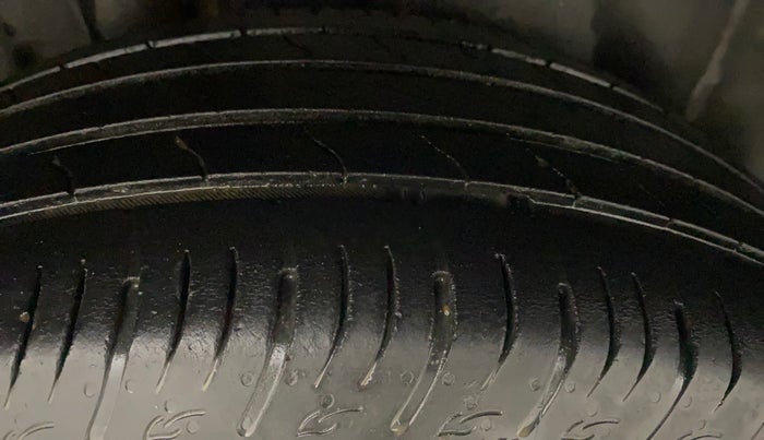 2023 Maruti BREZZA VXI AT SMART HYBRID, Petrol, Automatic, 52,972 km, Right Rear Tyre Tread