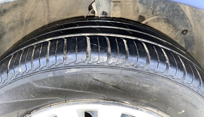 2019 Maruti Baleno DELTA PETROL 1.2, Petrol, Manual, 28,996 km, Right Front Tyre Tread